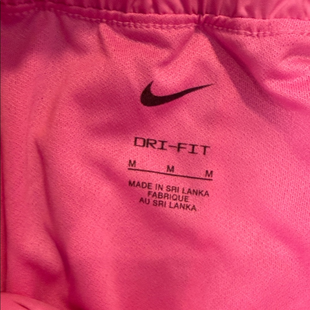 Nike Women's Vibrant Pink Athletic lined with pockets NWOT - Picture 4 of 6